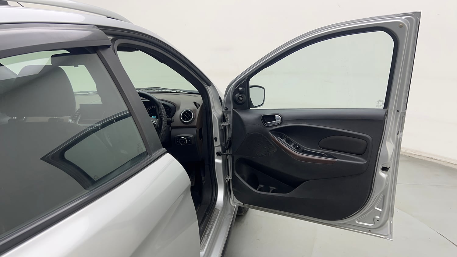 Used 2018 Ford Freestyle Titanium 1.2 Ti-VCT Petrol Manual interior RIGHT FRONT DOOR OPEN VIEW