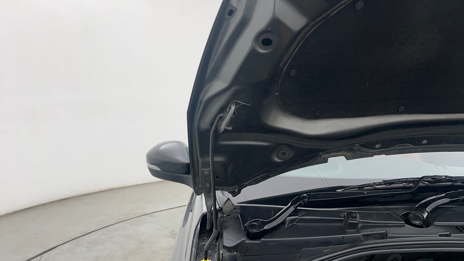 Used 2022 Tata Tiago XZA Plus Petrol Automatic engine ENGINE RIGHT SIDE HINGE & APRON VIEW