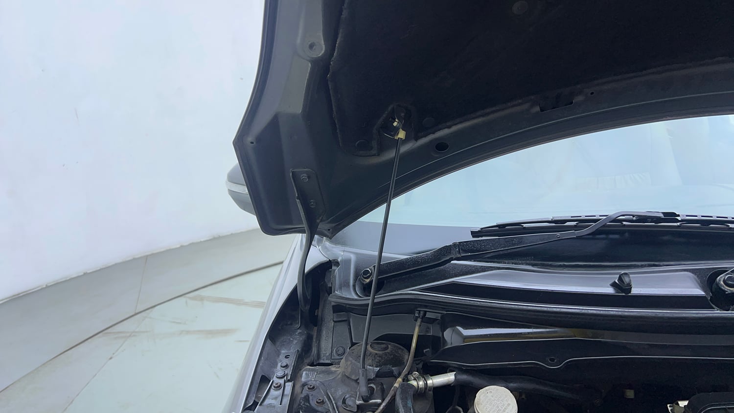 Used 2012 Maruti Suzuki Swift Dzire VXI Petrol Manual engine ENGINE RIGHT SIDE HINGE & APRON VIEW