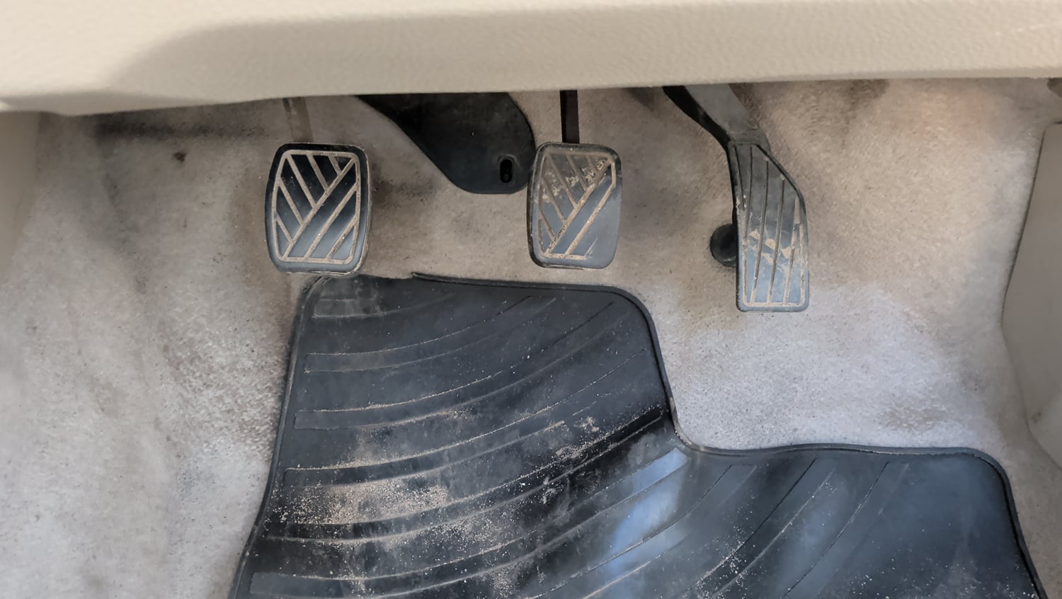 Used 2014 Maruti Suzuki Swift Dzire VXI Petrol Manual interior PEDALS VIEW