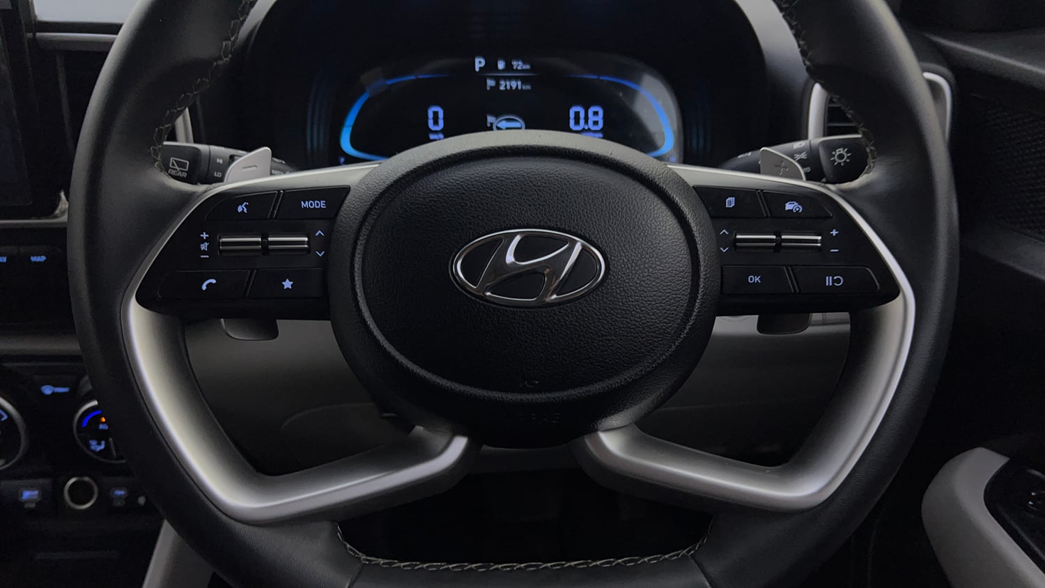 Used 2023 Hyundai Venue SX (O) 1.0 Turbo DCT Petrol Automatic top_features Airbags