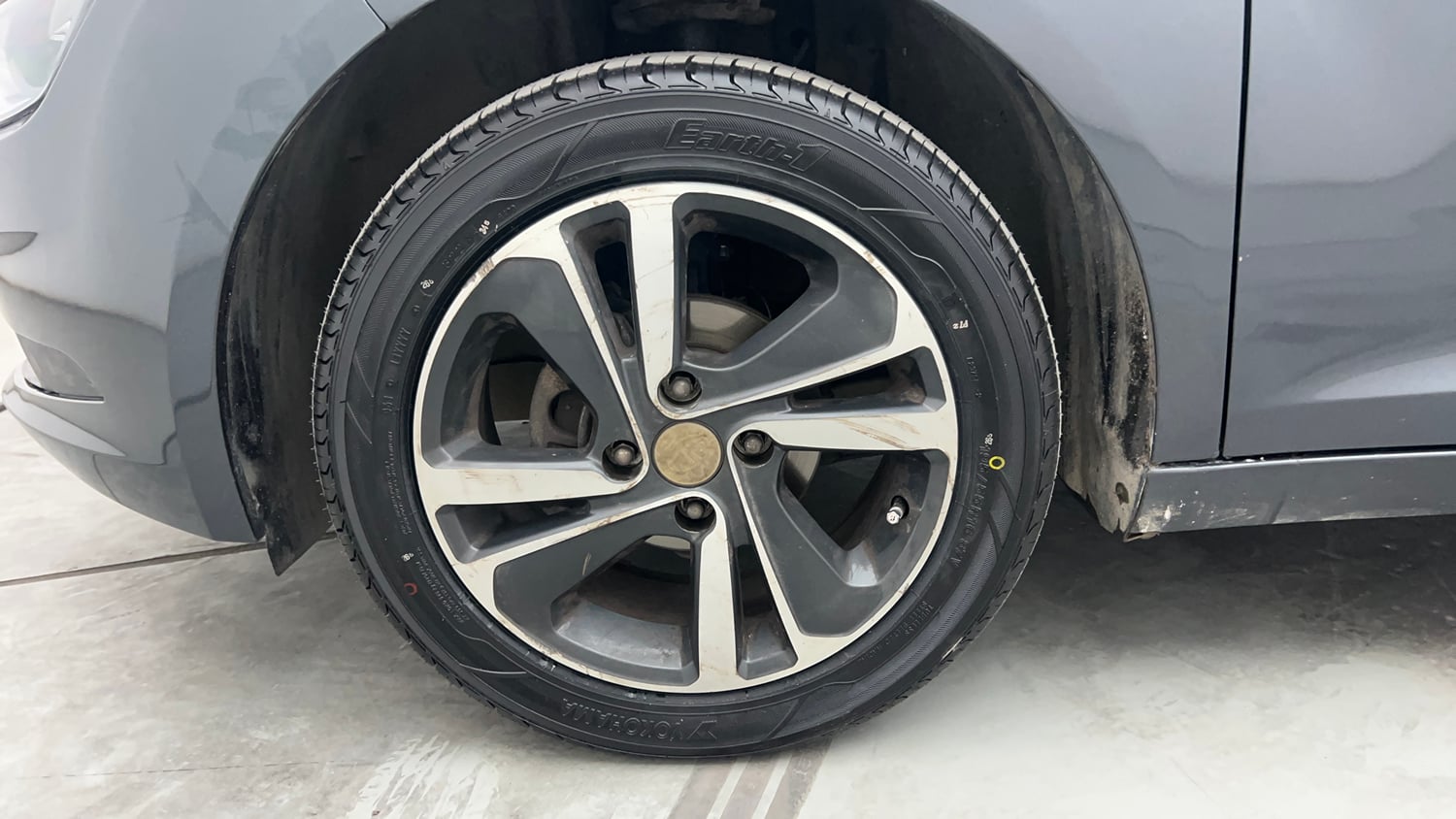 Used 2021 Tata Altroz XZ Petrol Petrol Manual tyres LEFT FRONT TYRE RIM VIEW