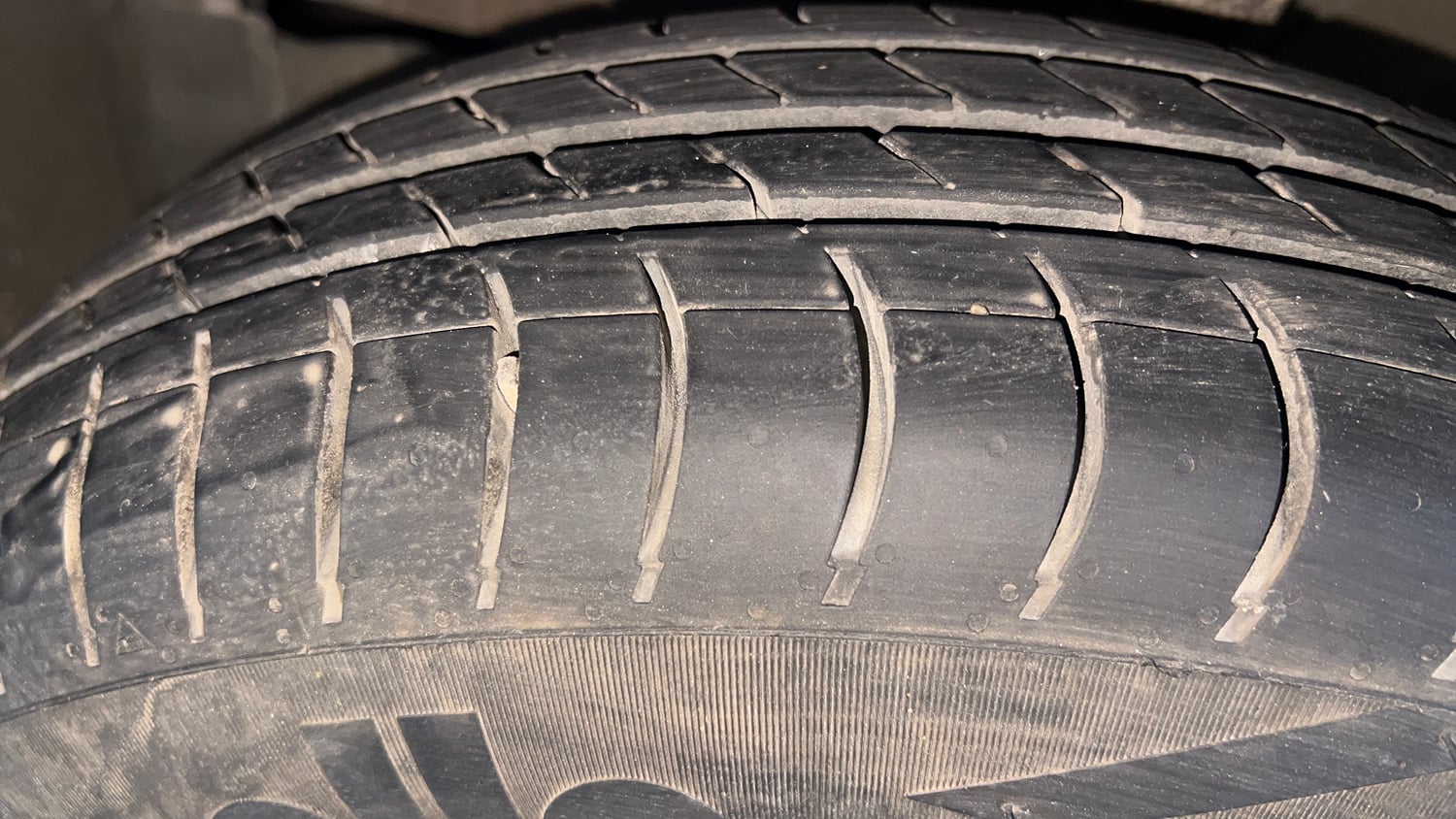 Used 2020 Maruti Suzuki Dzire VXi Petrol Manual tyres LEFT FRONT TYRE TREAD VIEW