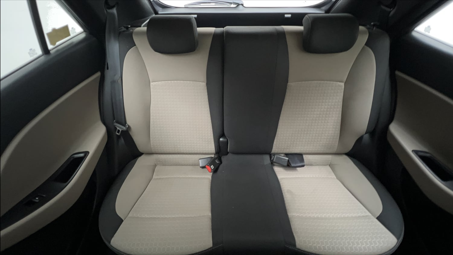 Used 2017 Hyundai Elite i20 Asta 1.2 (O) Petrol Manual interior REAR SEAT CONDITION VIEW