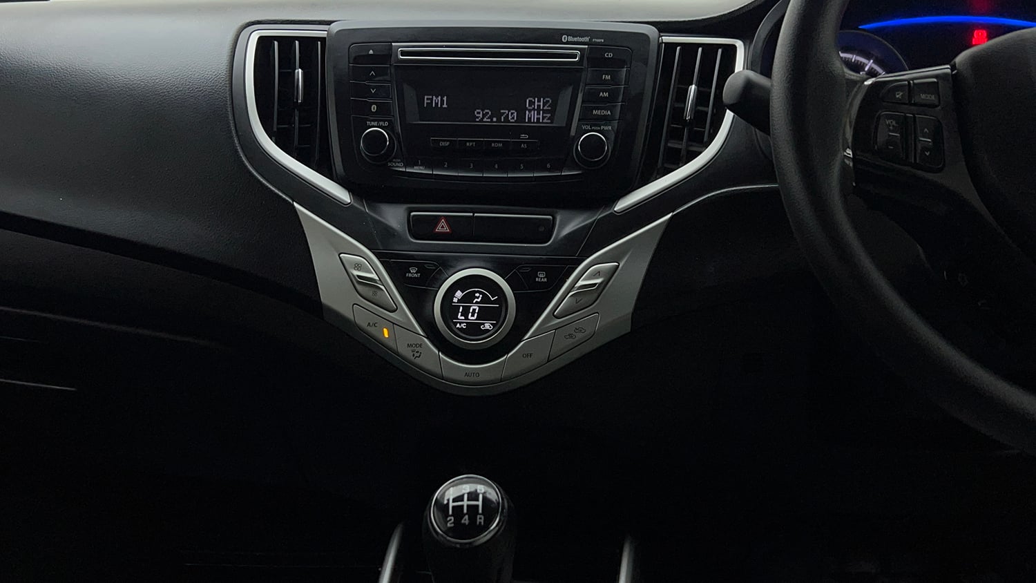 Used 2018 Maruti Suzuki Baleno Delta 1.2 Petrol Manual interior MUSIC SYSTEM & AC CONTROL VIEW