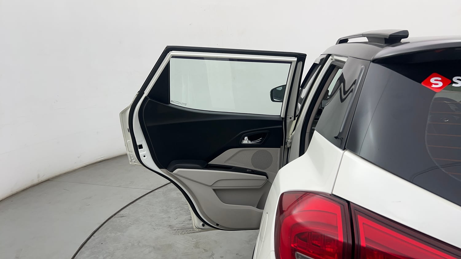 Used 2022 Mahindra XUV 300 W8 1.5 Diesel Diesel Manual interior LEFT REAR DOOR OPEN VIEW