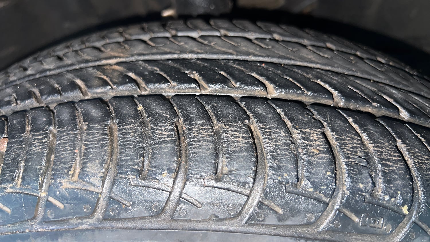 Used 2021 Maruti Suzuki Wagon R 1.0 VXi (O) 1.0 Petrol Manual tyres RIGHT FRONT TYRE TREAD VIEW