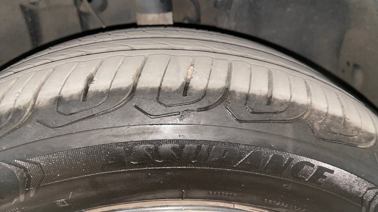 Used 2023 Tata Altroz XZ Plus (S) Petrol Manual tyres RIGHT FRONT TYRE TREAD VIEW