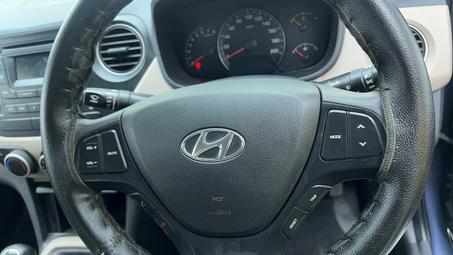 Used 2015 Hyundai Xcent SX 1.2 Petrol Manual top_features Airbags