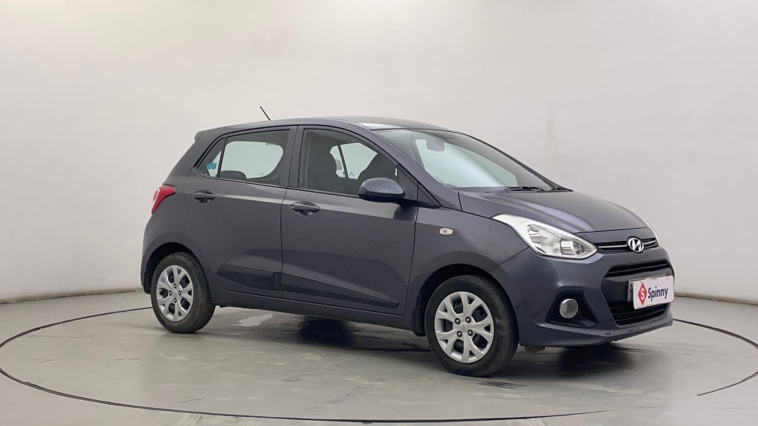 Used 2016 Hyundai Grand i10 Magna AT 1.2 Kappa VTVT Petrol Automatic exterior RIGHT FRONT CORNER VIEW