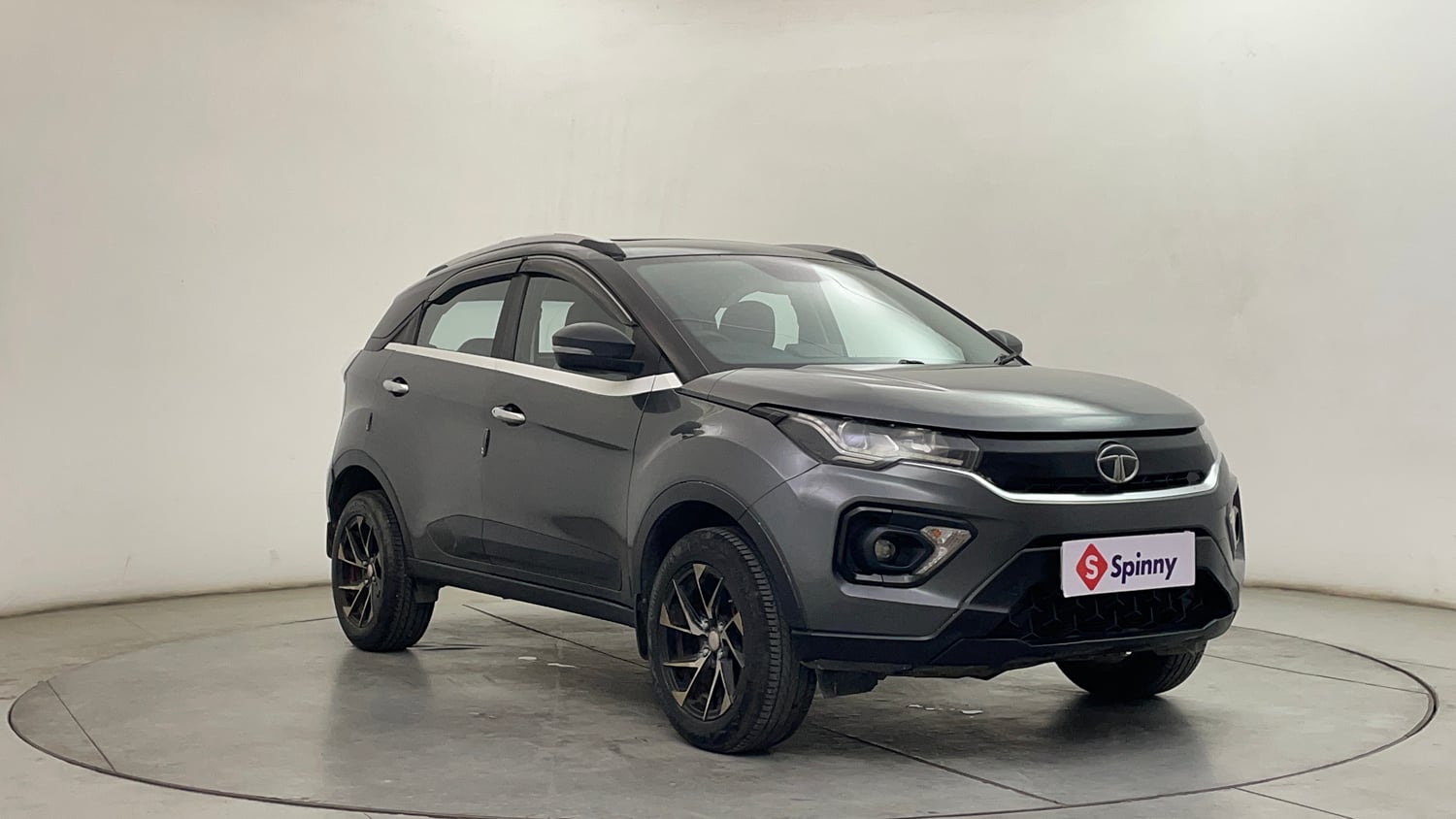 Used 2021 Tata Nexon XM (S) Petrol Manual exterior RIGHT FRONT CORNER VIEW