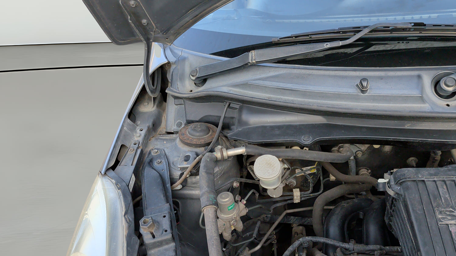 Used 2014 Maruti Suzuki Swift Dzire VXI Petrol Manual engine ENGINE RIGHT SIDE HINGE & APRON VIEW
