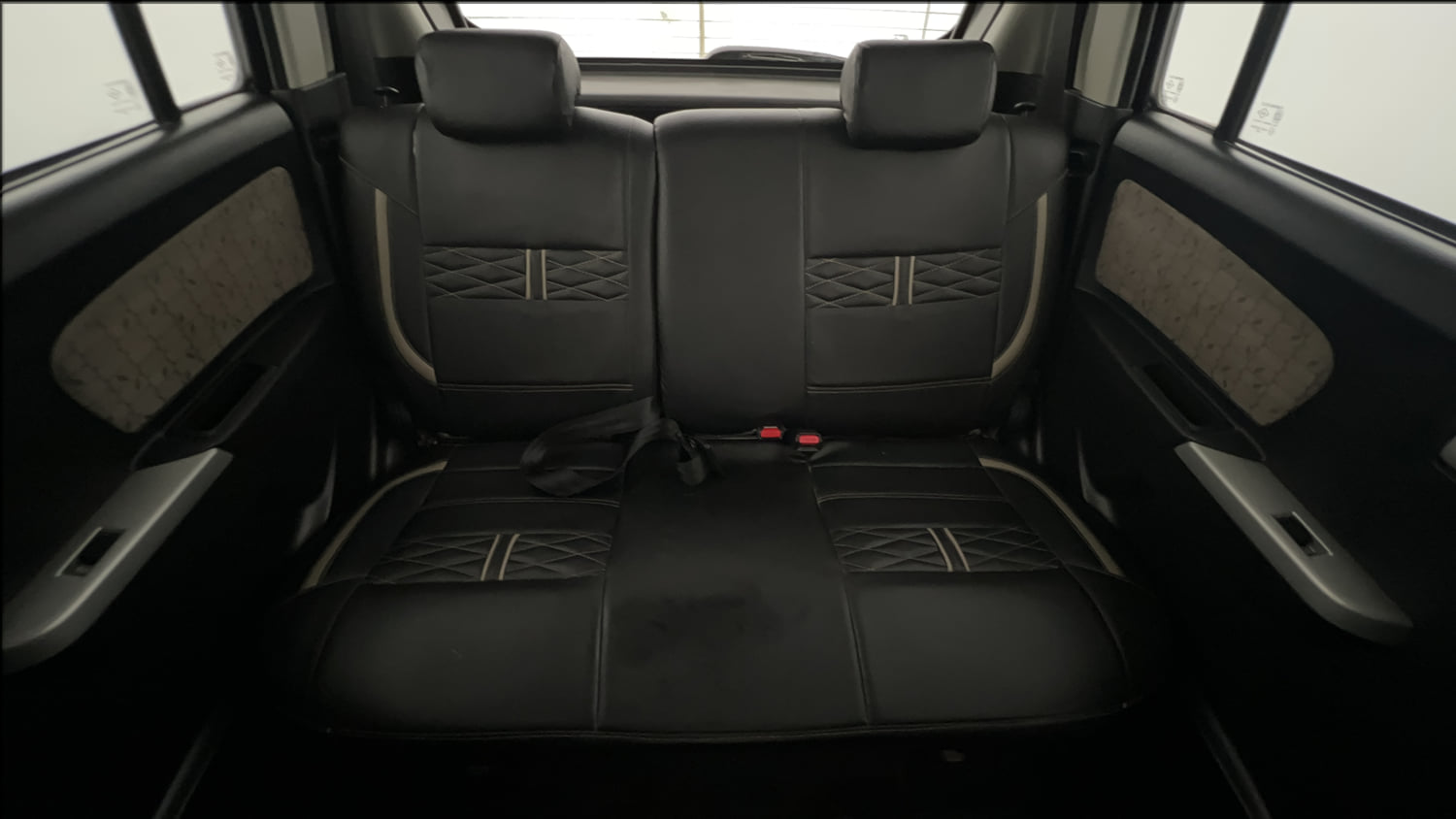 Used 2015 Maruti Suzuki Wagon R VXI Petrol Manual interior REAR SEAT CONDITION VIEW