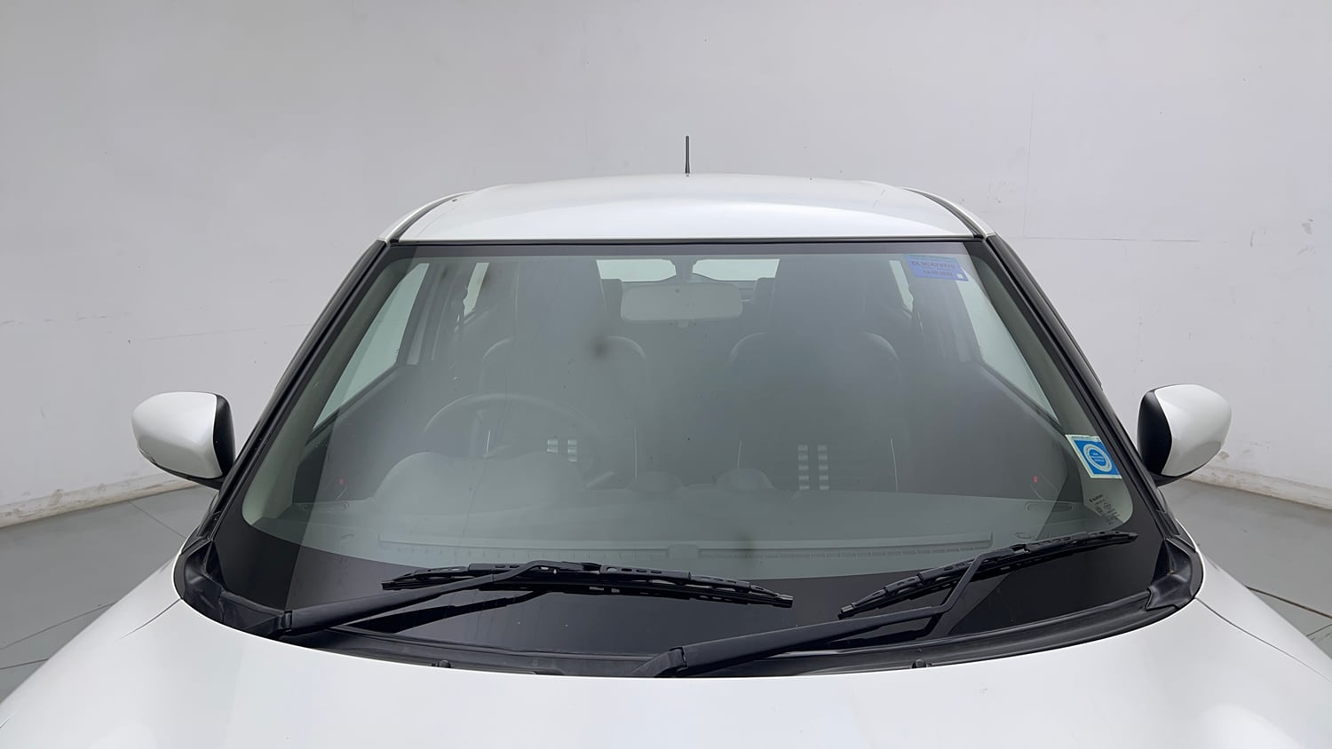 Used 2022 Maruti Suzuki Swift VXi Petrol Manual exterior FRONT WINDSHIELD VIEW