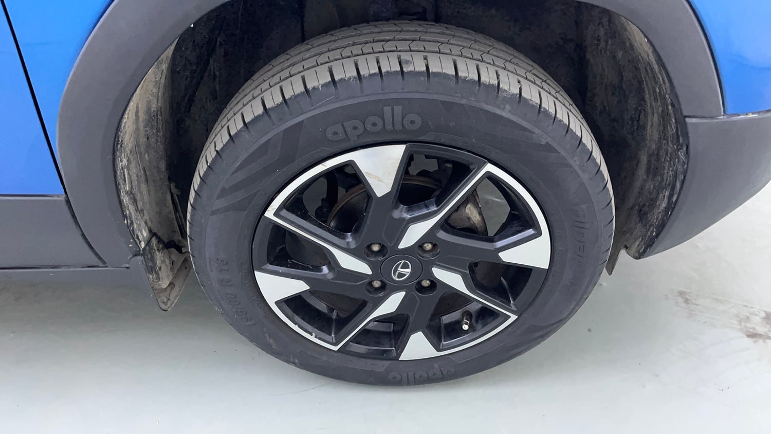 Used 2023 Tata Punch Creative AMT Petrol Automatic tyres RIGHT FRONT TYRE RIM VIEW