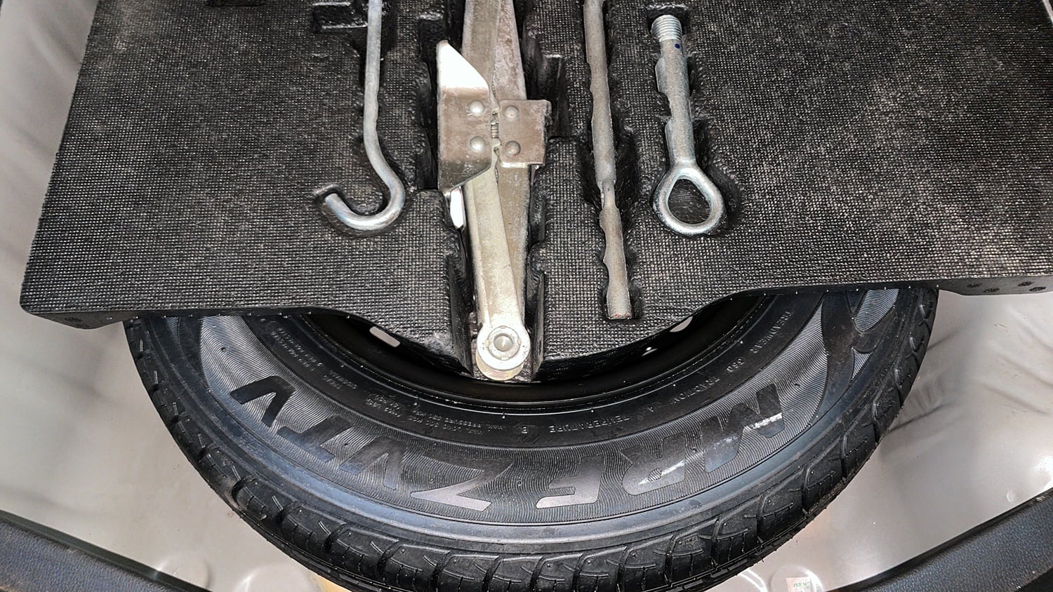 Used 2015 Honda Jazz V AT Petrol Petrol Automatic tyres SPARE TYRE VIEW