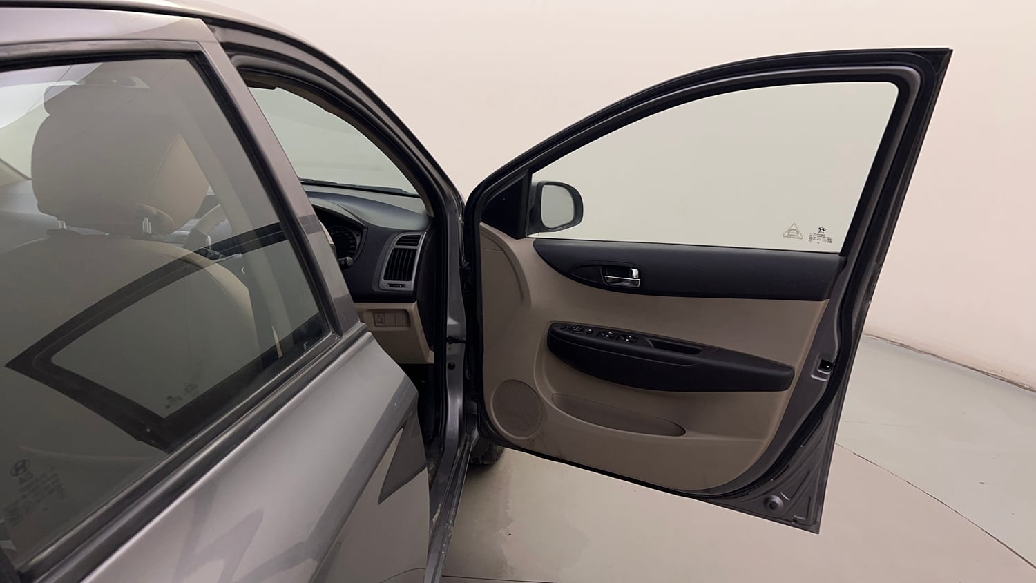 Used 2012 Hyundai i20 Sportz 1.2 Petrol Manual interior RIGHT FRONT DOOR OPEN VIEW