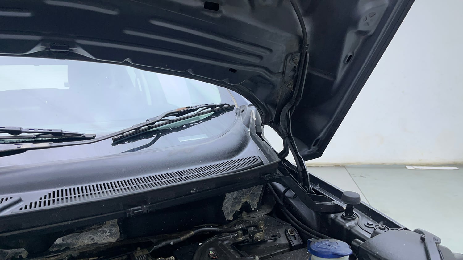 Used 2019 Ford EcoSport Titanium + 1.5L Ti-VCT AT Petrol Automatic engine ENGINE LEFT SIDE HINGE & APRON VIEW