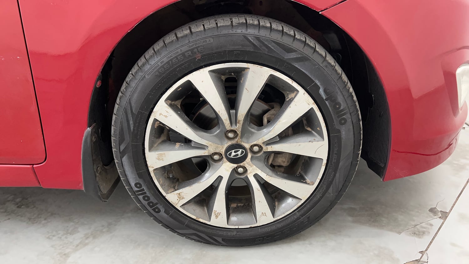 Used 2016 Hyundai Verna 1.6 CRDI SX Diesel Manual tyres RIGHT FRONT TYRE RIM VIEW