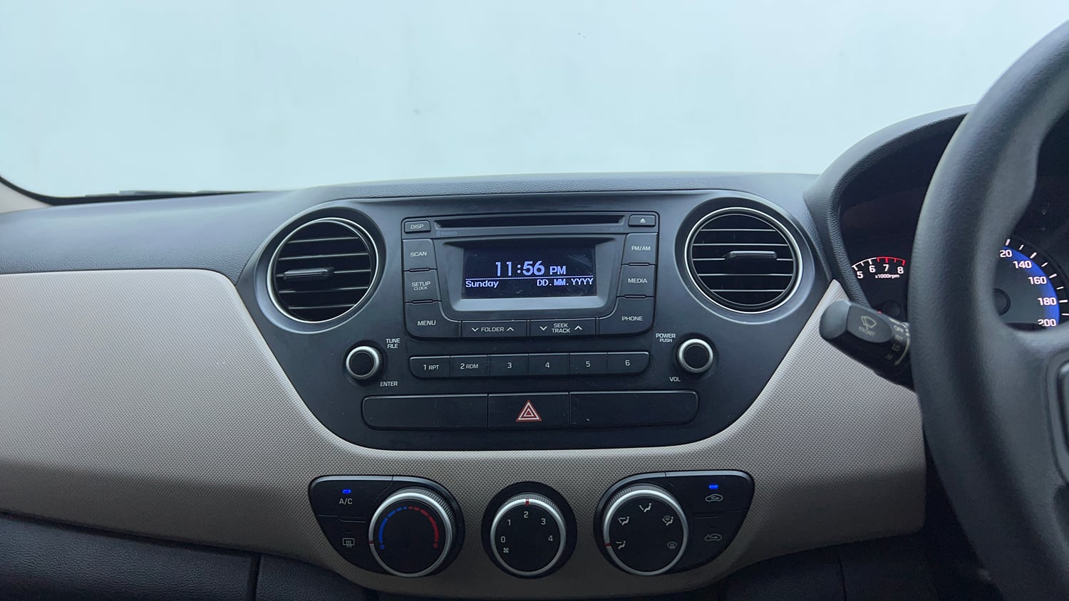 Used 2015 Hyundai Xcent S 1.2 Petrol Manual top_features Integrated (in-dash) music system