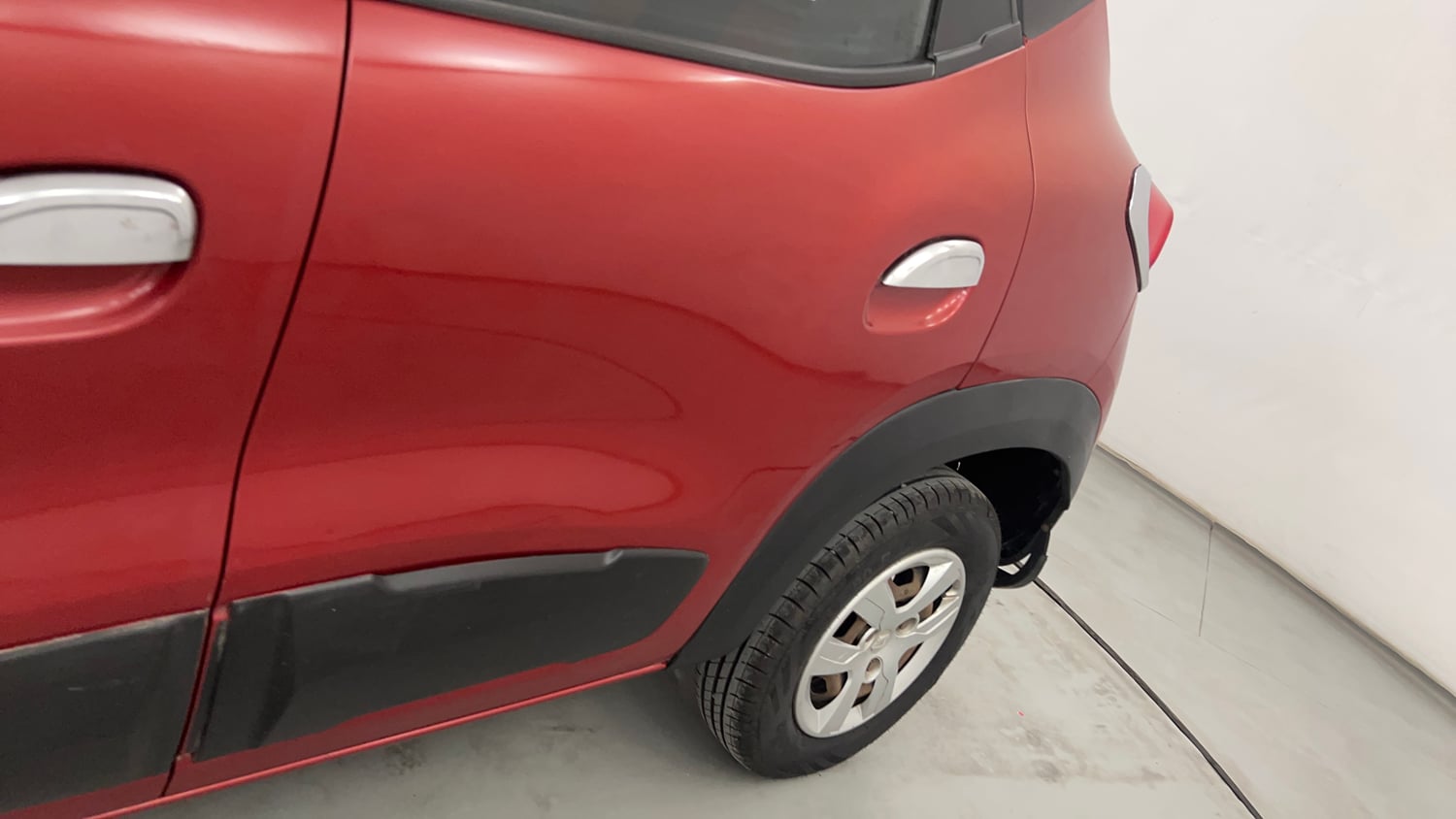 Used 2017 Renault Kwid RXT Petrol Manual dents MINOR SCRATCH
