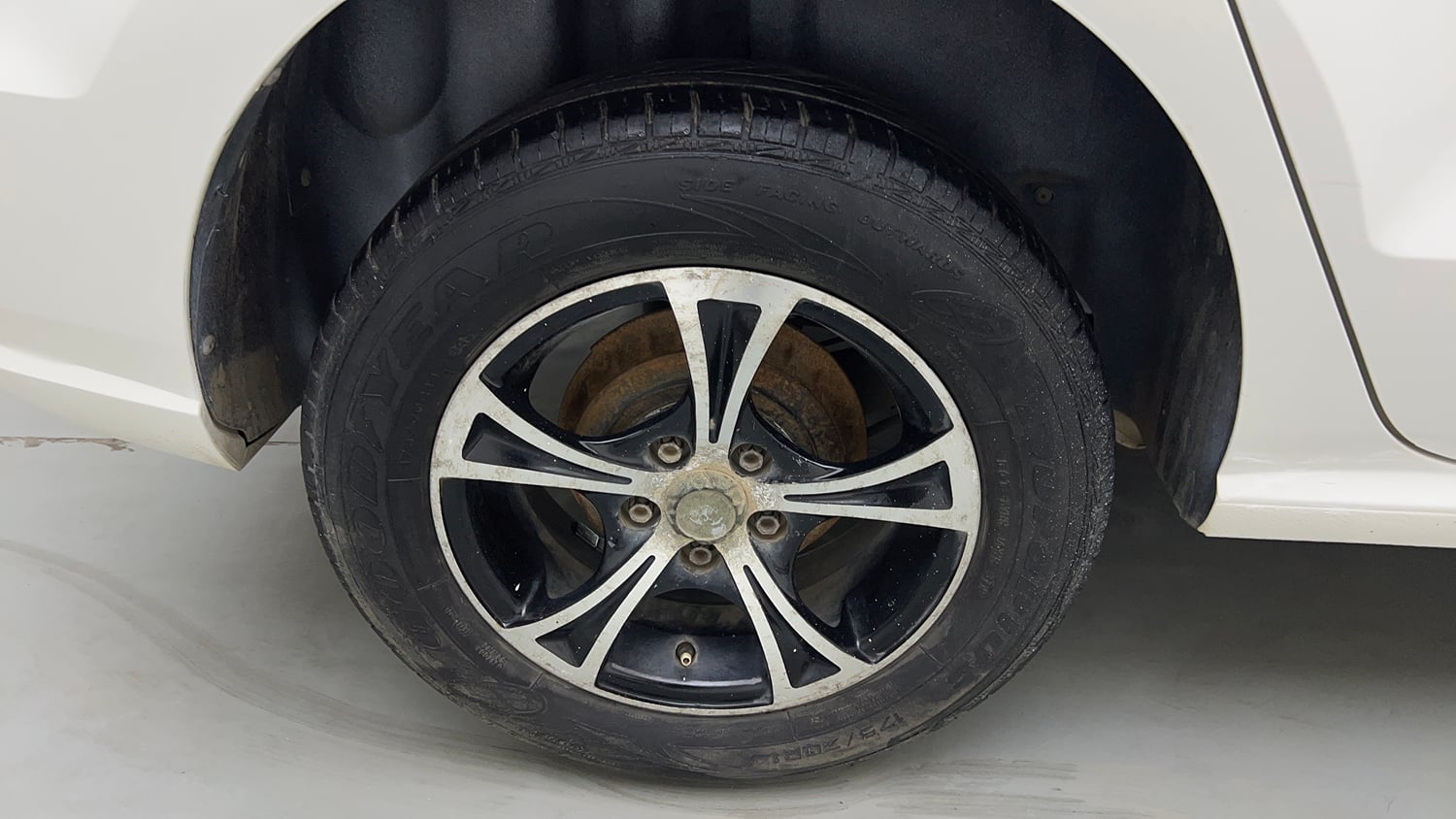 Used 2020 Volkswagen Ameo Trendline 1.0L (P) Petrol Manual tyres RIGHT REAR TYRE RIM VIEW