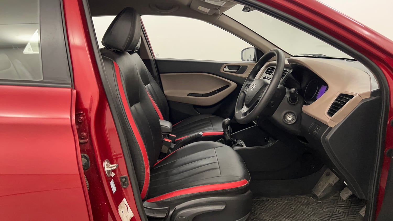 Used 2019 Hyundai Elite i20 Sportz Plus 1.2 Petrol Manual interior RIGHT SIDE FRONT DOOR CABIN VIEW