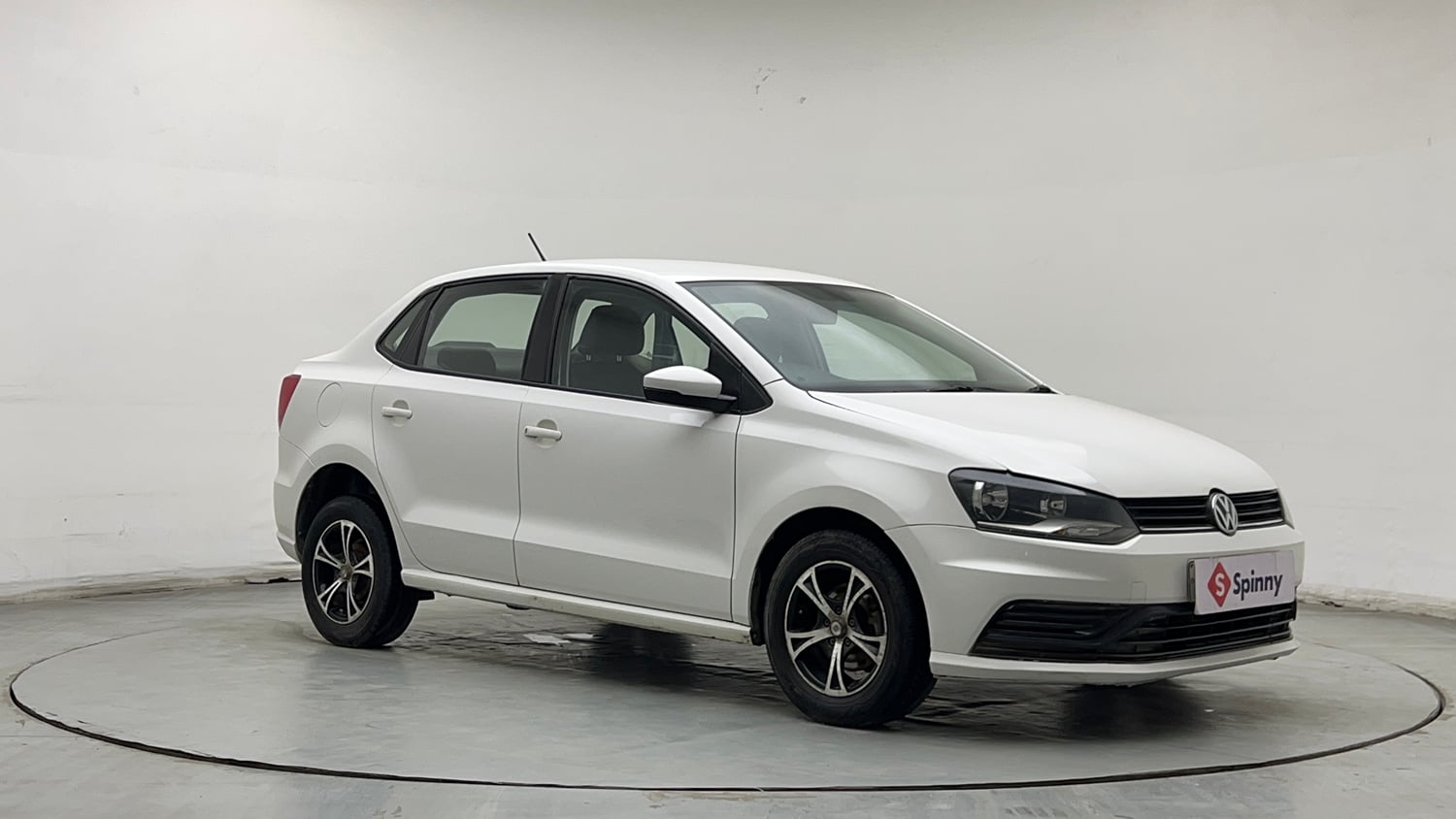 Used 2020 Volkswagen Ameo Trendline 1.0L (P) Petrol Manual exterior RIGHT FRONT CORNER VIEW