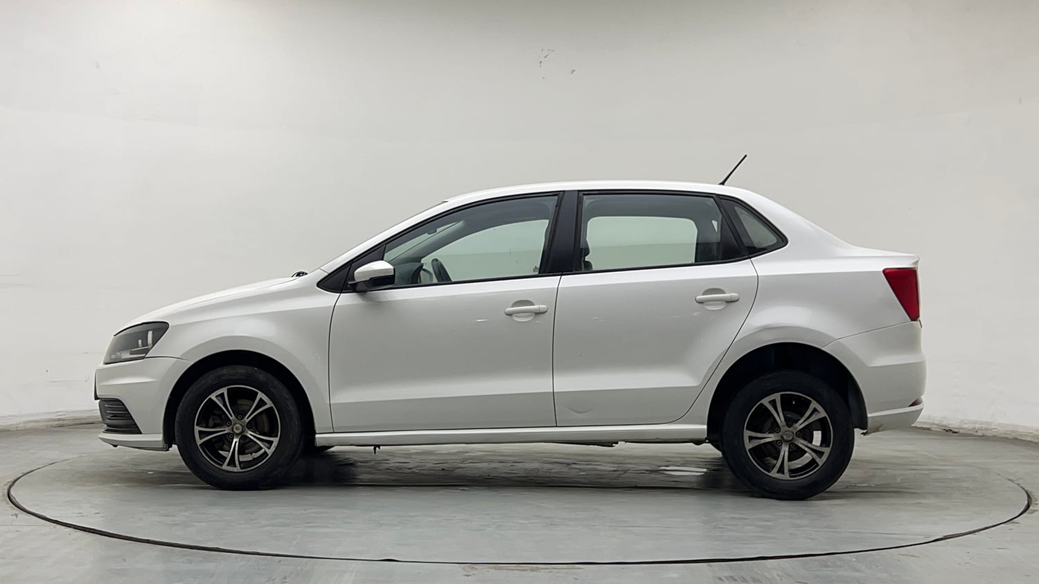 Used 2020 Volkswagen Ameo Trendline 1.0L (P) Petrol Manual exterior LEFT SIDE VIEW