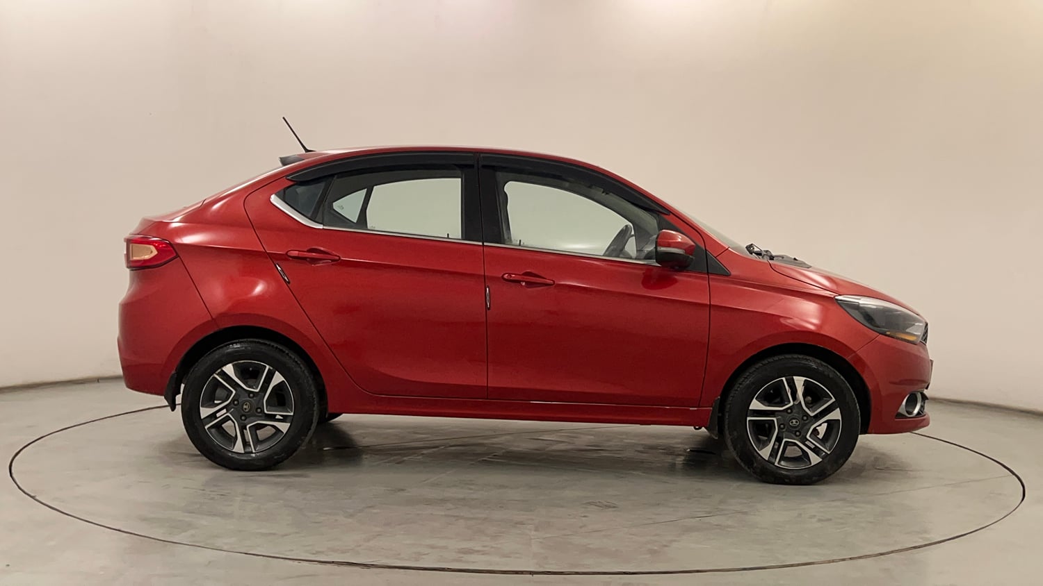 Used 2017 Tata Tigor Revotron XZ (O) Petrol Manual exterior RIGHT SIDE VIEW