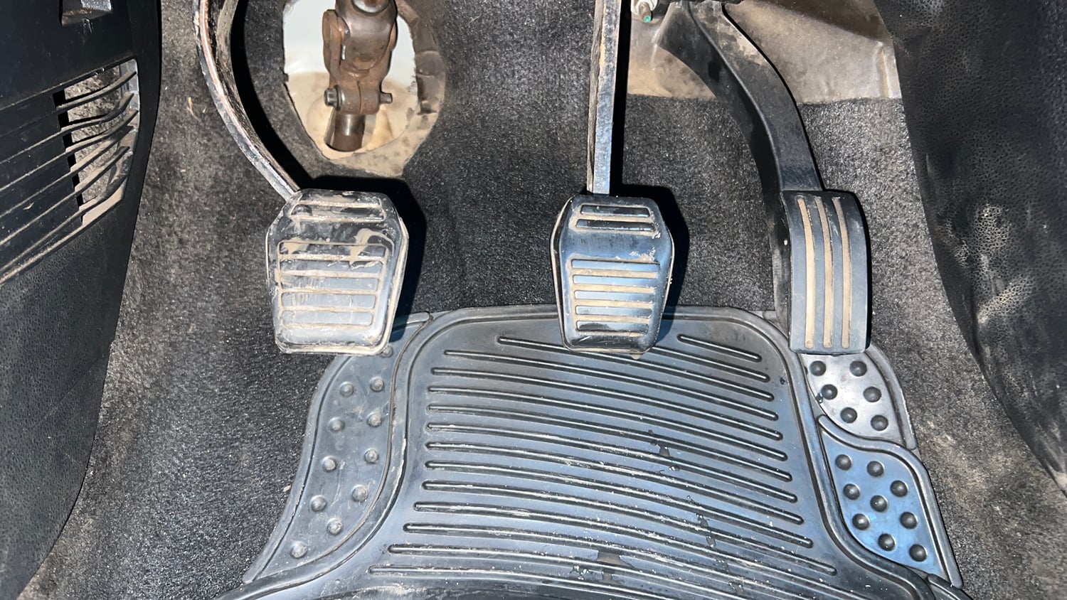Used 2012 Ford Figo Duratec Petrol ZXI 1.2 Petrol Manual interior PEDALS VIEW