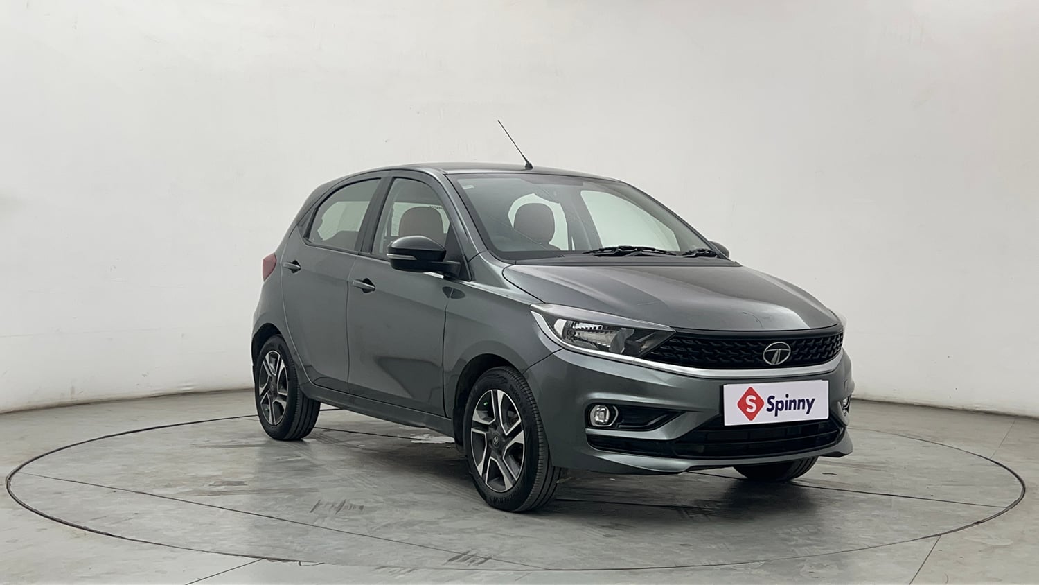 Used 2022 Tata Tiago XZA Plus Petrol Automatic exterior RIGHT FRONT CORNER VIEW