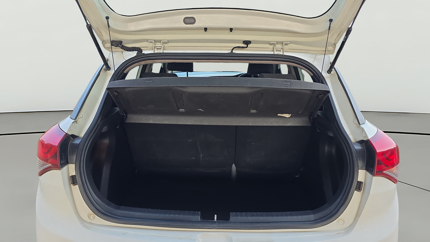Used 2017 Hyundai Elite i20 Asta 1.2 (O) Petrol Manual interior DICKY INSIDE VIEW
