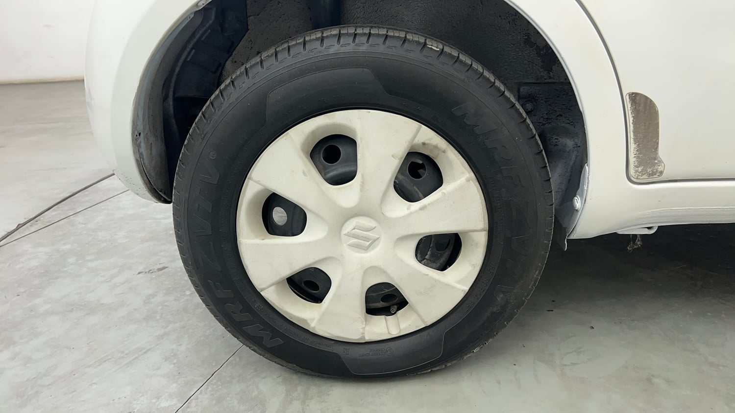 Used 2013 Maruti Suzuki Ritz Vxi BS-IV Petrol Manual tyres RIGHT REAR TYRE RIM VIEW