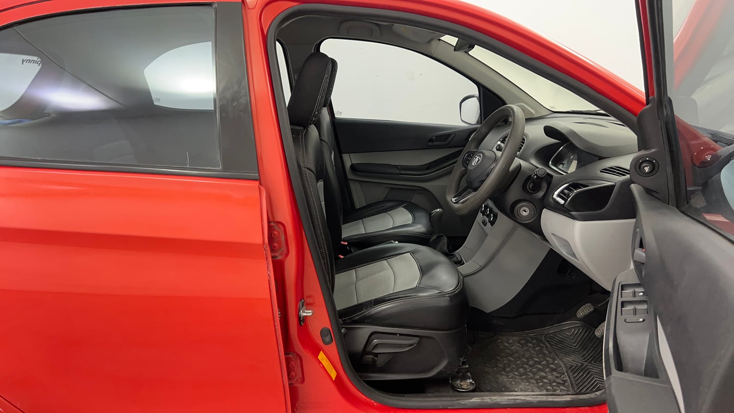 Used 2023 Tata Tiago XT CNG Cng Manual interior RIGHT SIDE FRONT DOOR CABIN VIEW