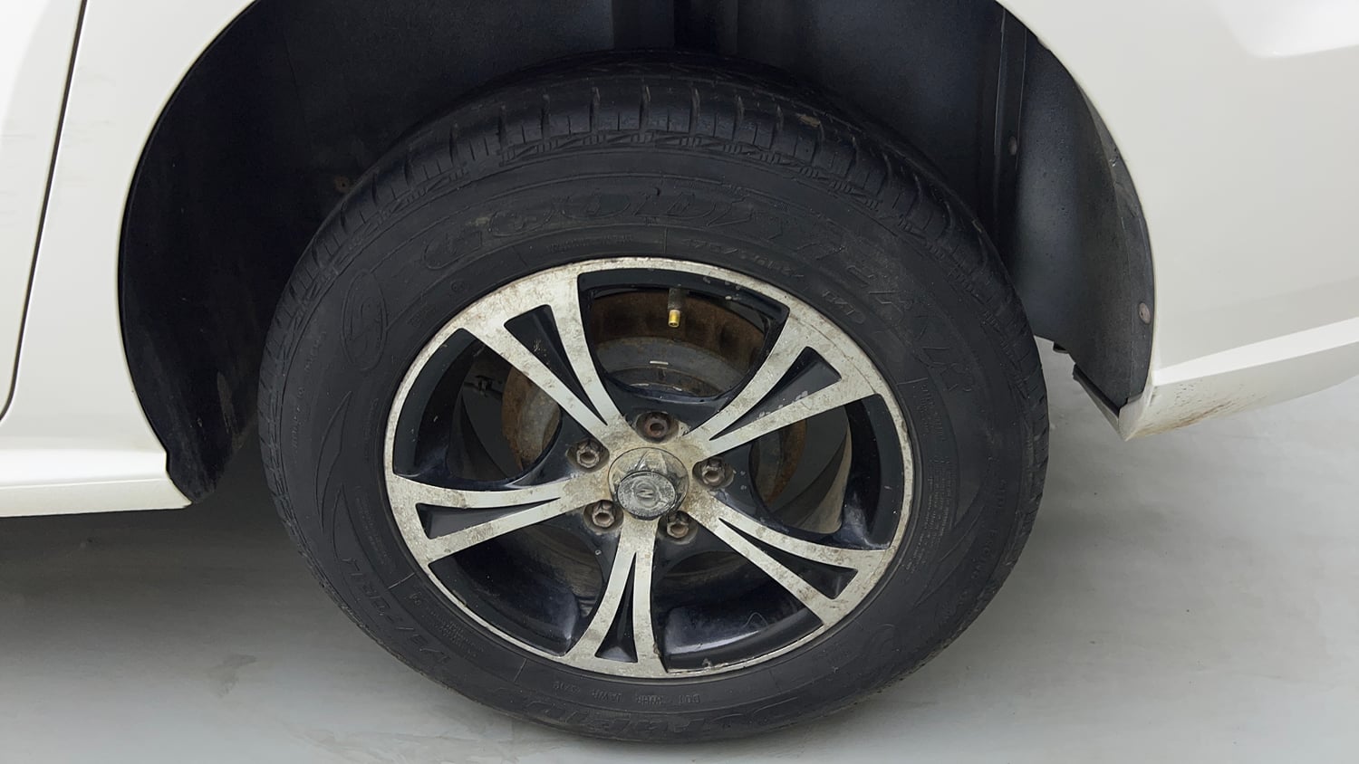 Used 2020 Volkswagen Ameo Trendline 1.0L (P) Petrol Manual tyres LEFT REAR TYRE RIM VIEW