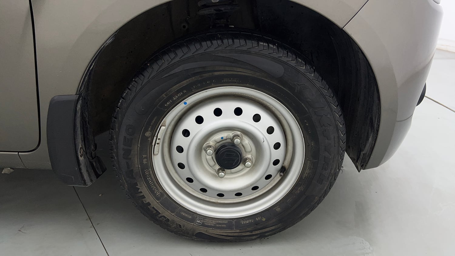 Used 2020 Maruti Suzuki Wagon R 1.0 LXi 1.0 Petrol Manual tyres RIGHT FRONT TYRE RIM VIEW