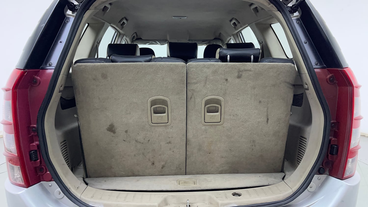 Used 2017 Mahindra XUV500 W4 Diesel Manual interior DICKY INSIDE VIEW