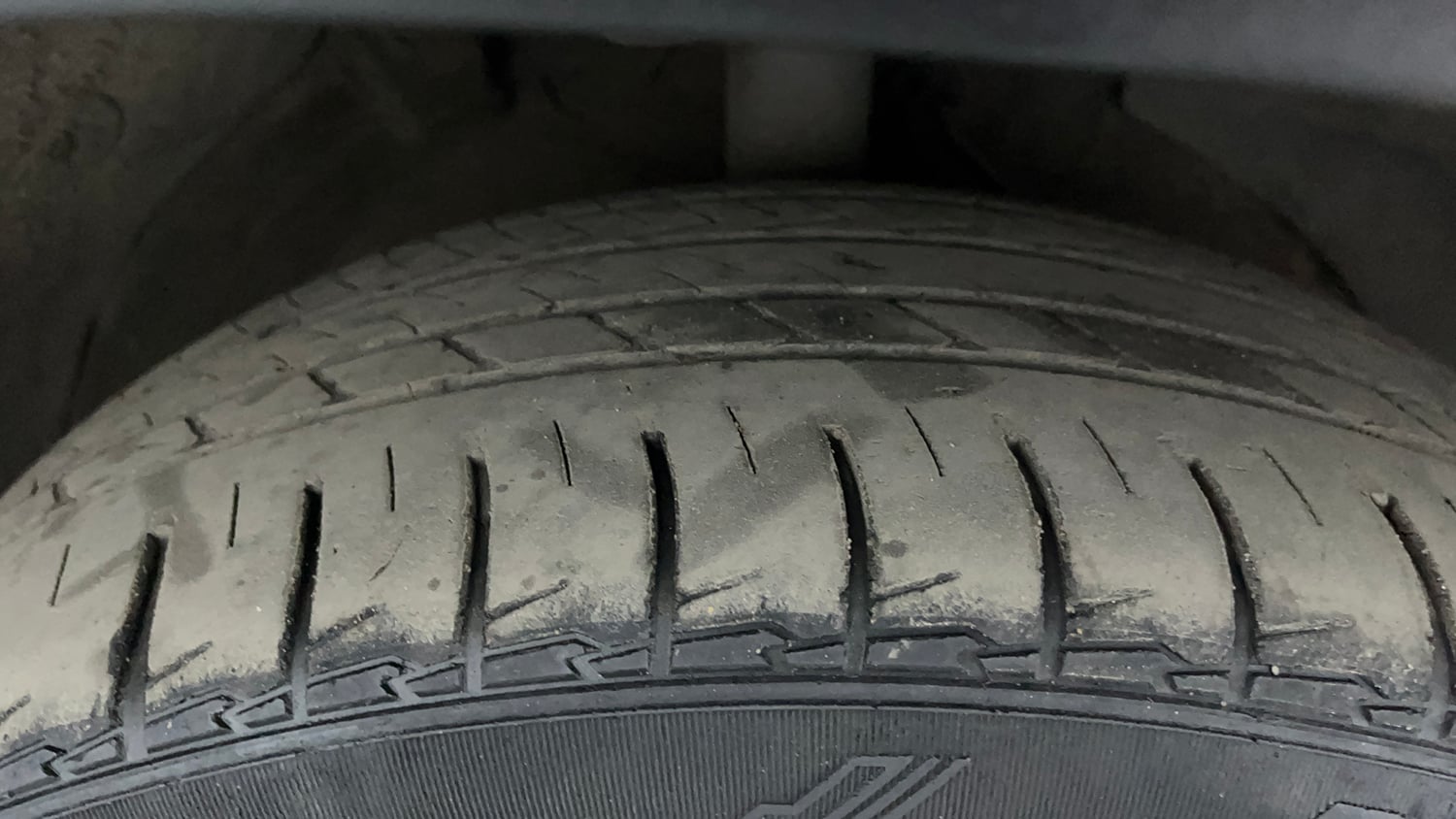Used 2022 MG Motors Hector Plus Sharp 2.0 Diesel Turbo MT 6-STR Diesel Manual tyres RIGHT FRONT TYRE TREAD VIEW