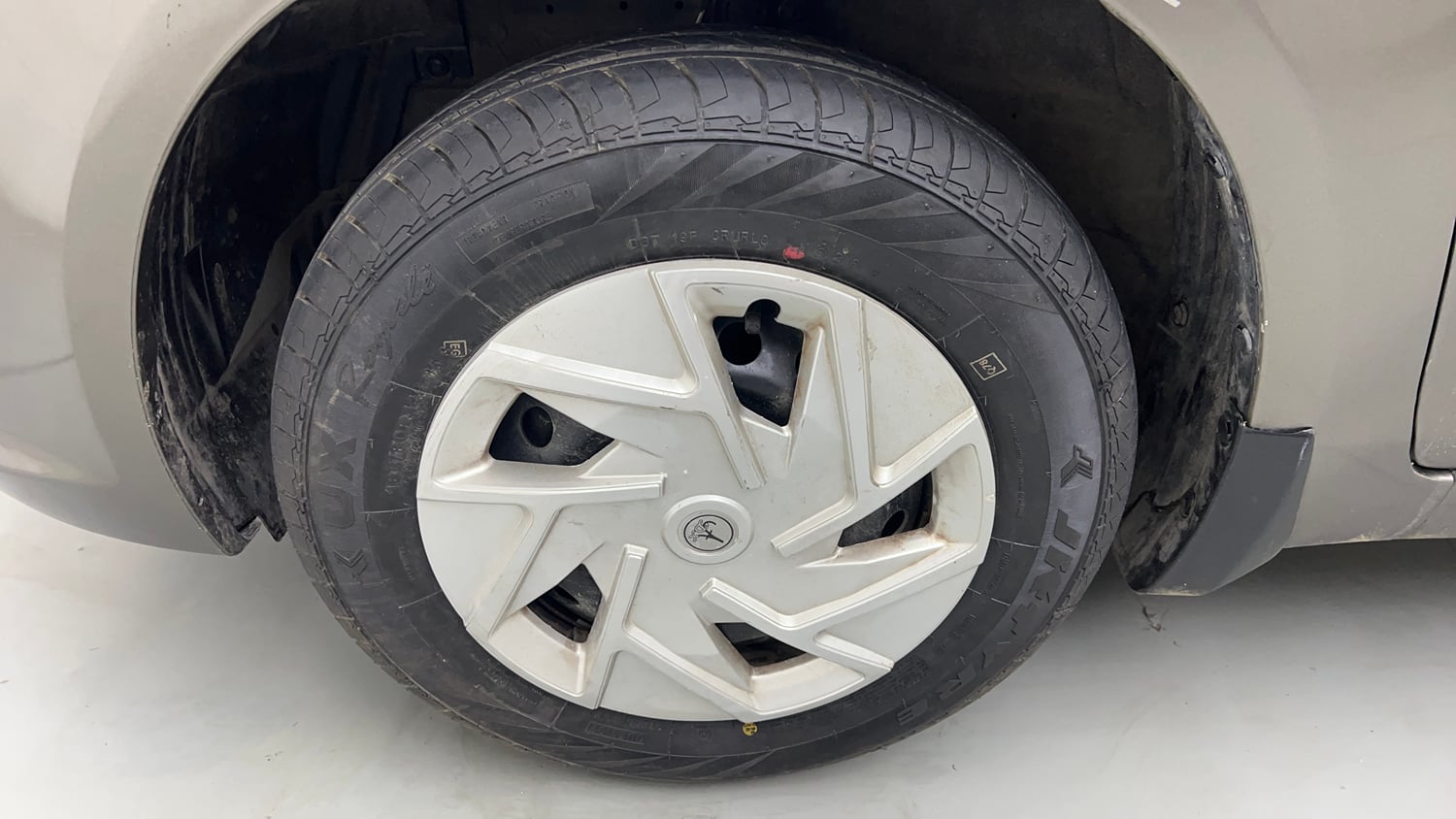 Used 2015 Maruti Suzuki Swift Dzire VXI Petrol Manual tyres LEFT FRONT TYRE RIM VIEW