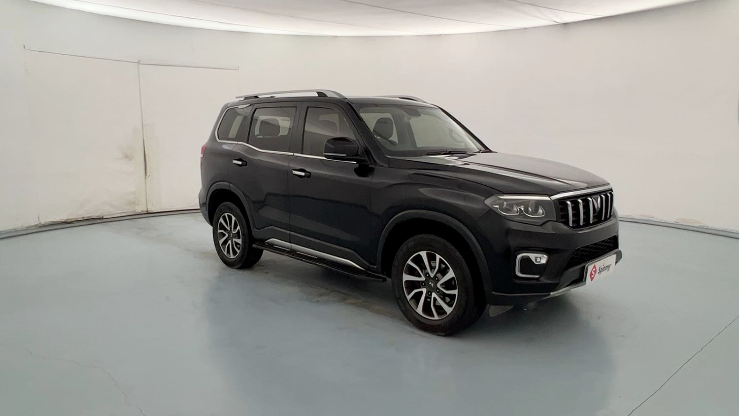 Used 2022 Mahindra Scorpio N Z8 L Petrol AT 7 STR Petrol Automatic exterior RIGHT FRONT CORNER VIEW