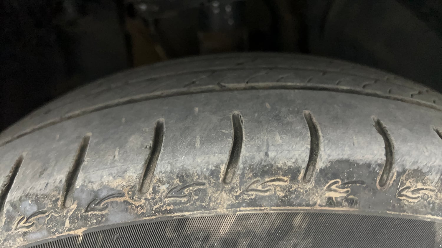 Used 2023 Tata Altroz XZ Plus Petrol Dark Edition Petrol Manual tyres RIGHT FRONT TYRE TREAD VIEW