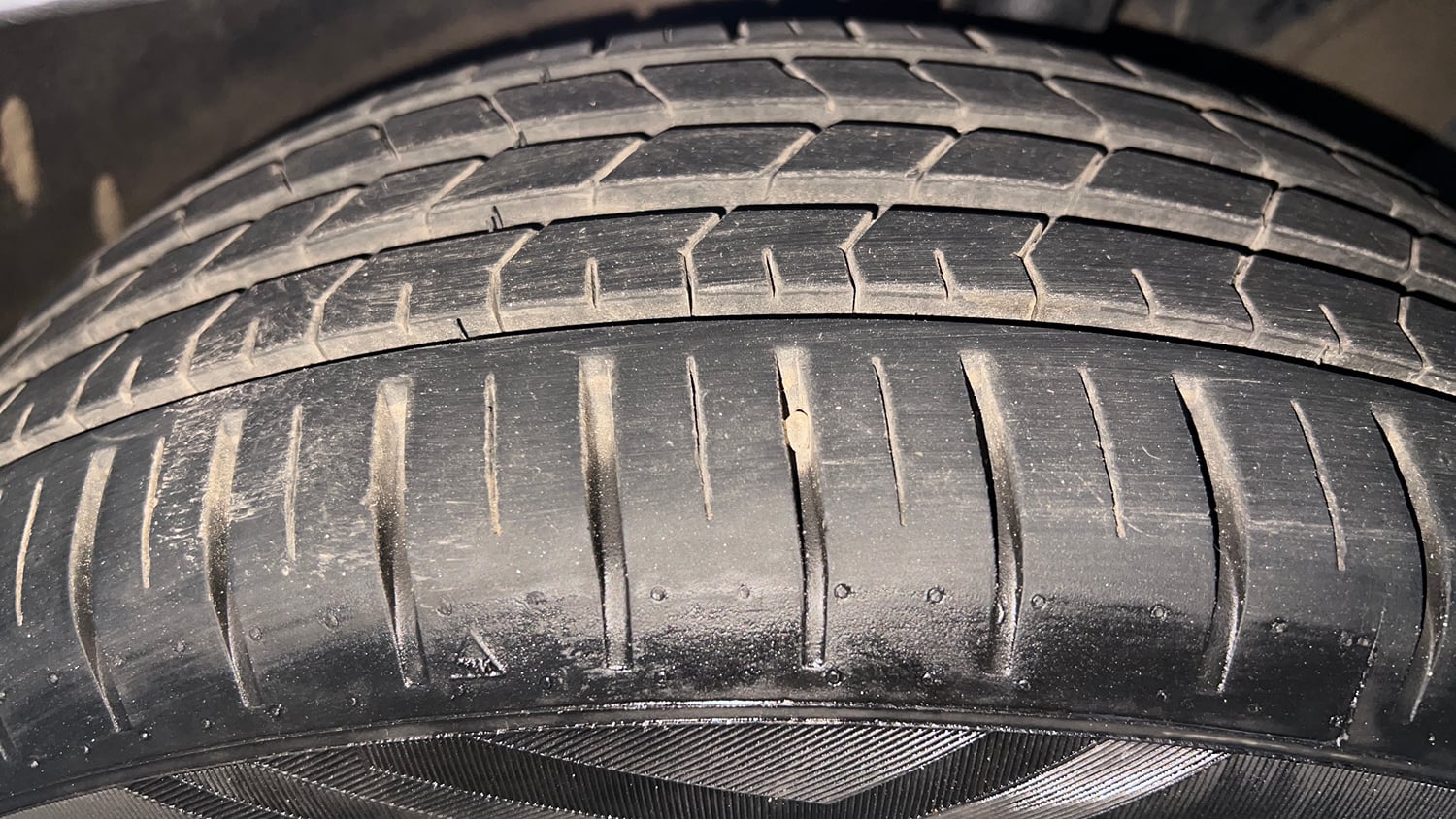 Used 2017 Hyundai Elite i20 Asta 1.2 (O) Petrol Manual tyres RIGHT FRONT TYRE TREAD VIEW