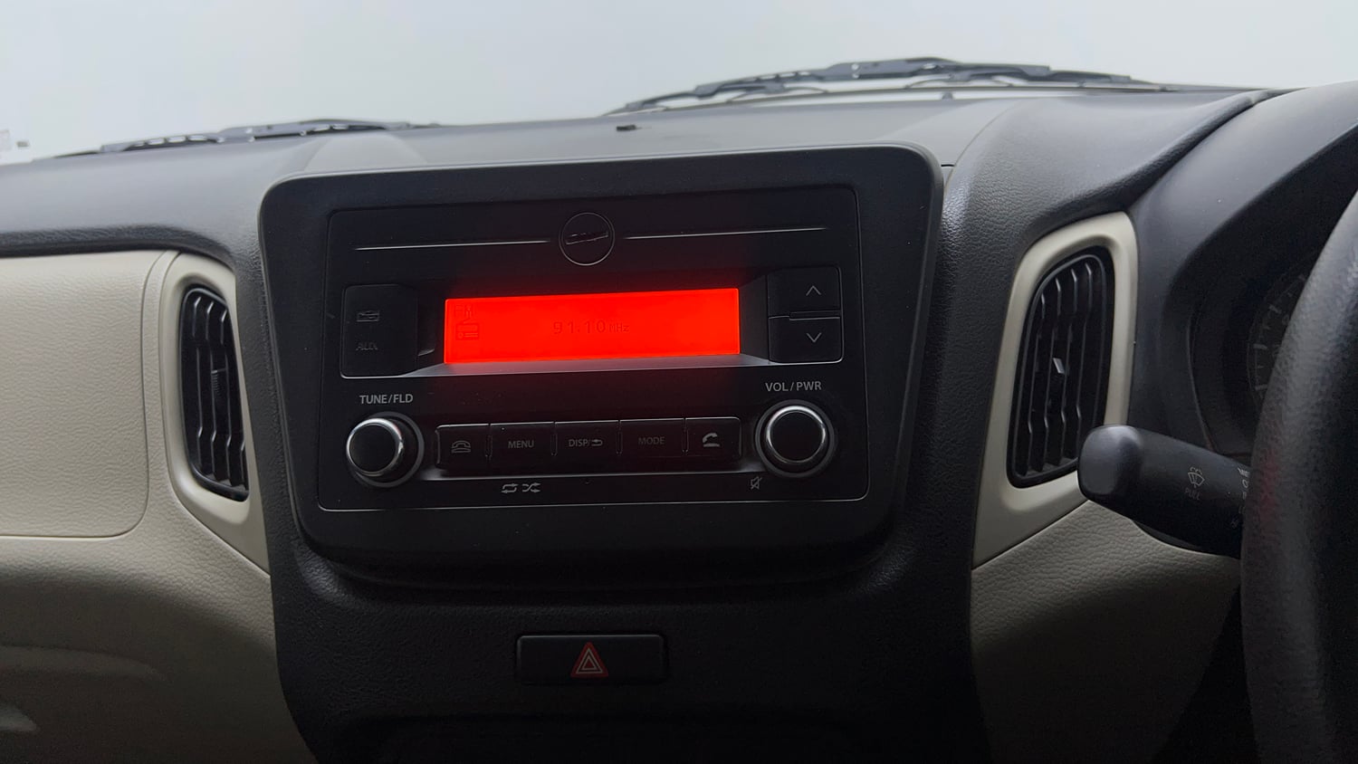 Used 2019 Maruti Suzuki Wagon R VXi (O) 1.2 AMT Petrol Automatic top_features Integrated (in-dash) music system