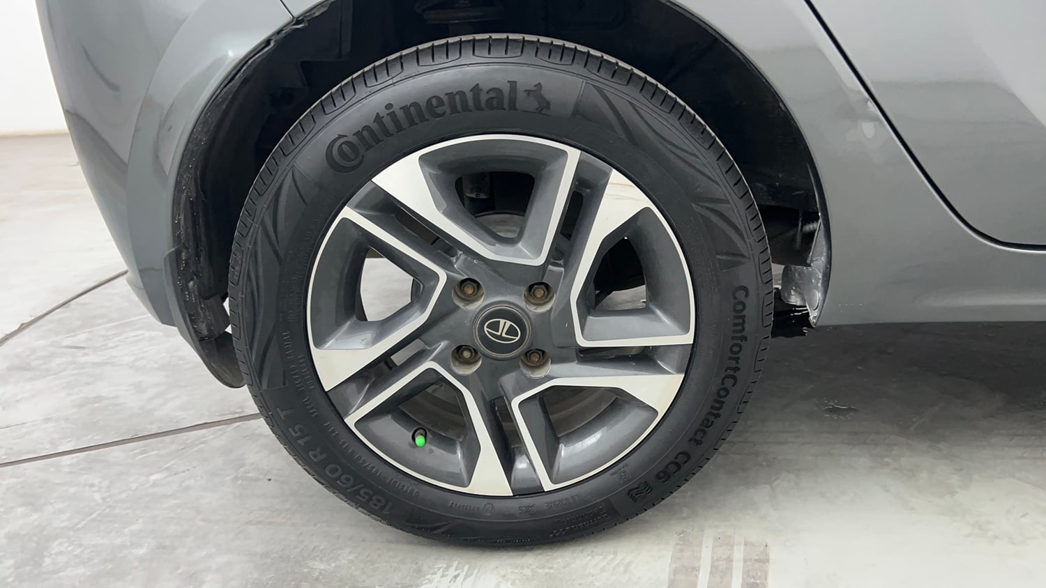 Used 2022 Tata Tiago XZA Plus Petrol Automatic tyres RIGHT REAR TYRE RIM VIEW