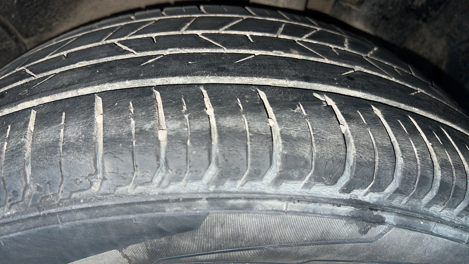 Used 2022 Hyundai i20 N Line N8 1.0 Turbo DCT Petrol Automatic tyres LEFT REAR TYRE TREAD VIEW