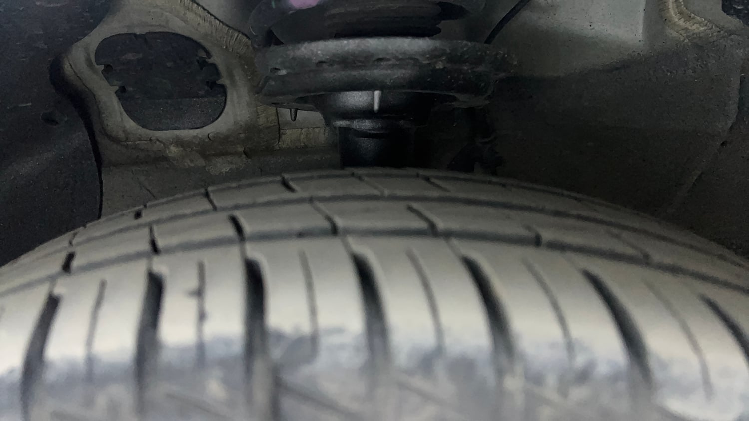 Used 2018 Hyundai Grand i10 Asta 1.2 Kappa VTVT Petrol Manual tyres LEFT FRONT TYRE TREAD VIEW