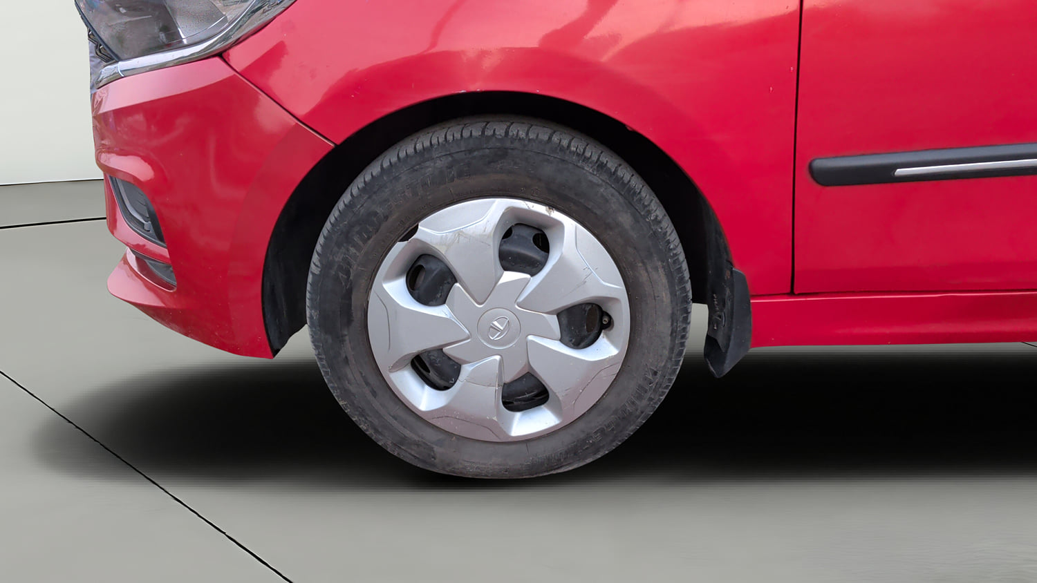 Used 2021 Tata Tiago XT Petrol Manual tyres LEFT FRONT TYRE RIM VIEW