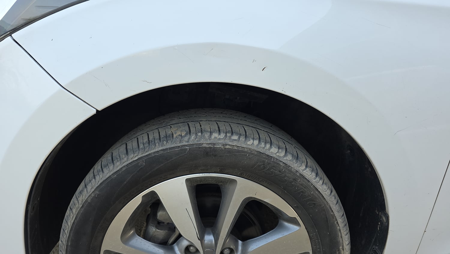 Used 2017 Hyundai Elite i20 Asta 1.2 (O) Petrol Manual tyres LEFT FRONT TYRE TREAD VIEW
