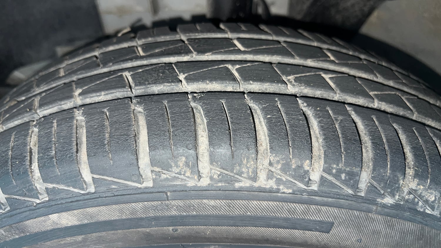 Used 2022 Renault Kwid CLIMBER AMT Petrol Automatic tyres LEFT FRONT TYRE TREAD VIEW